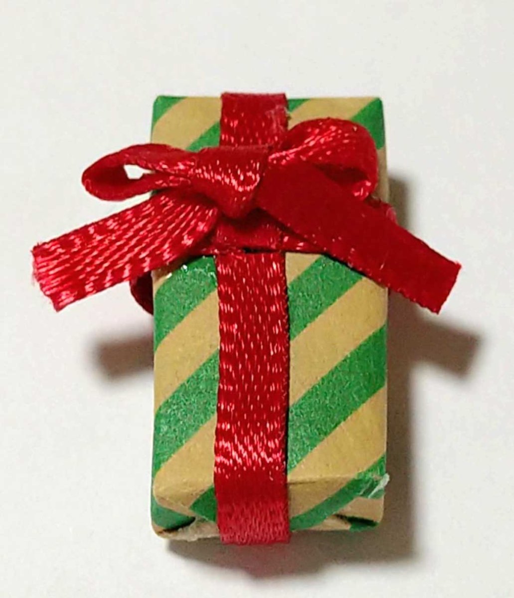 画像2: ミニチュア　クリスマスボックス長方形・小　　(30%オフ) (2)