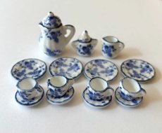 画像1: ミニチュア食器 陶器ティーセット15点セット  ブルー花柄 (1)