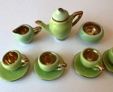 画像2: ミニチュア食器 陶器ティーセット処分品　グリーン＆ゴールド (2)