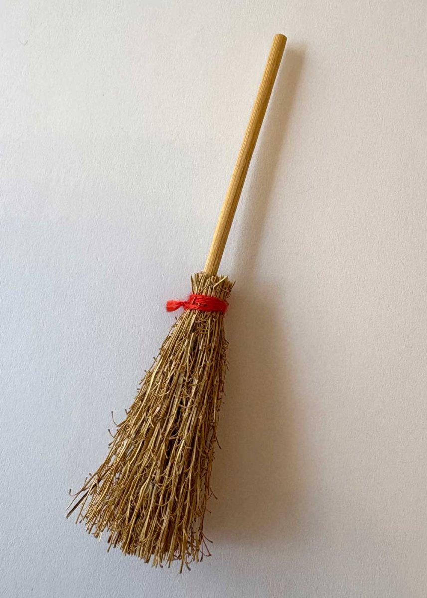 画像2: ミニチュア・ほうき1本 (2)
