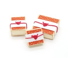 画像1: ミニチュア雑貨 木折り箱（赤）/ 折り詰め 菓子折り (1)