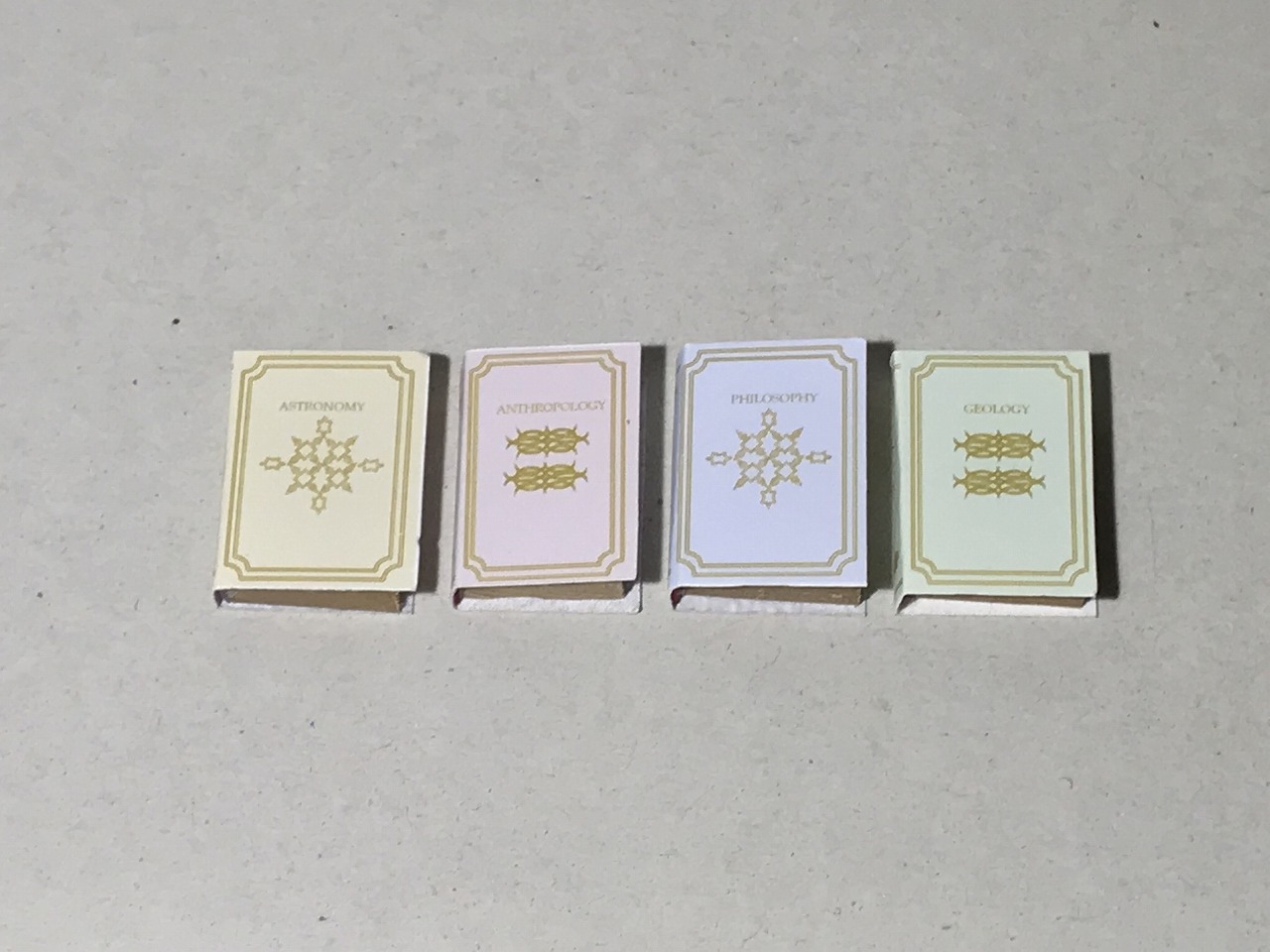 パステルカラー表紙ミニチュアブック 4冊セット マーブルチョコ パステルカラー表紙ミニチュアブック 4冊セット マーブルチョコ